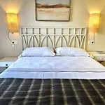 Lunamar - Luxurious Apartment With A Private Pool.