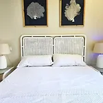 Lunamar - Luxurious Apartment With A Private Pool.